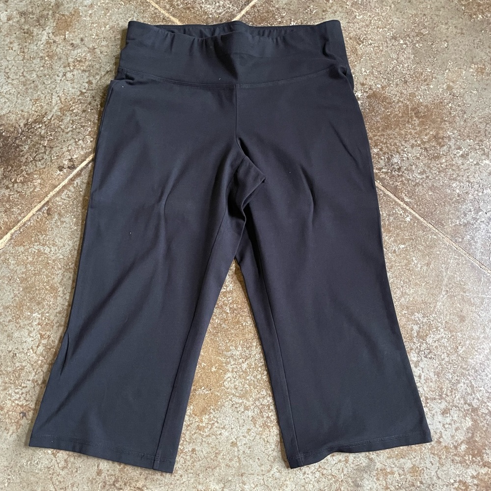 Brand new Lane Bryant 14/16 3/4 crop pants. Nice thick top waist band.